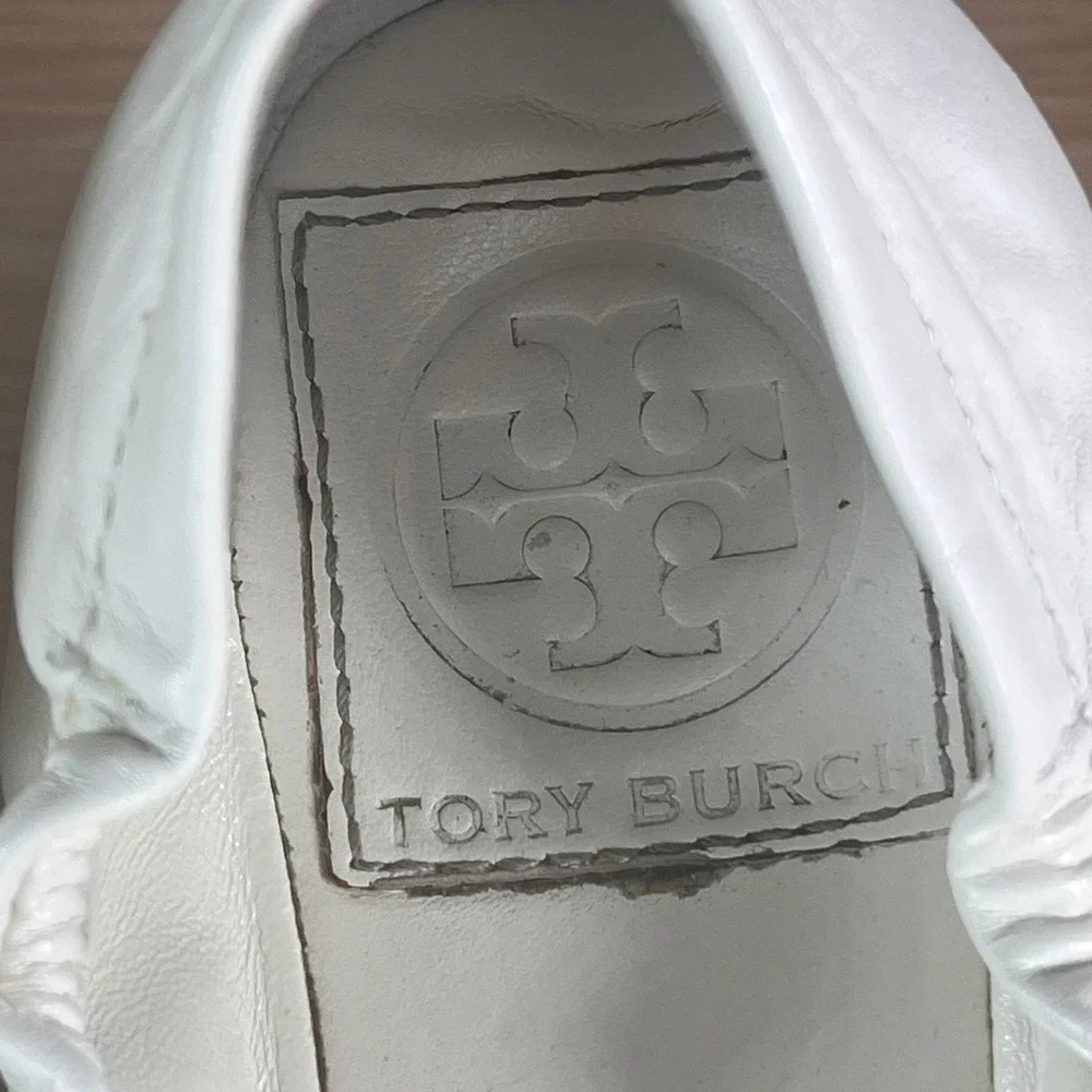 Tory Burch Ambrose Ballet Flats White Leather Gold Logo 18138668 Bleach 7.5